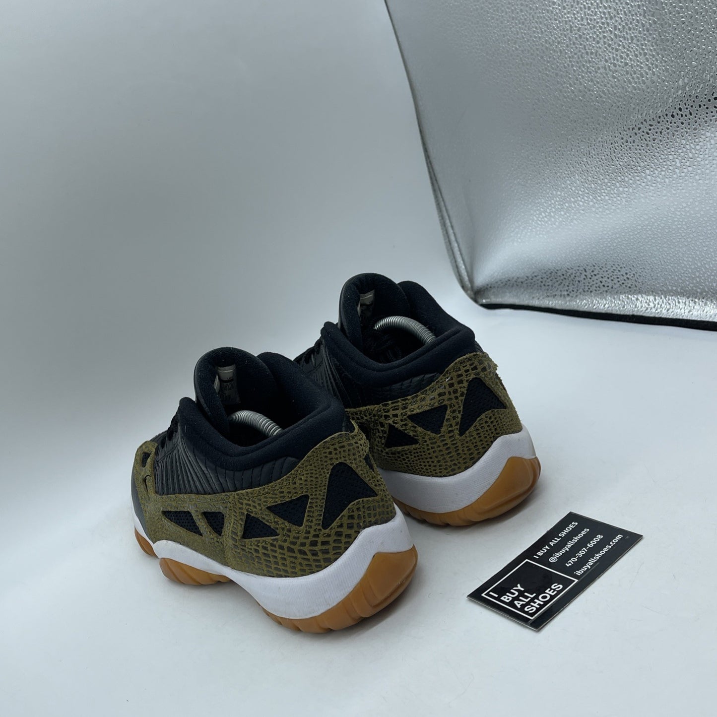 Size 9.5 - Air Jordan 11 IE Low Croc (306008-013)