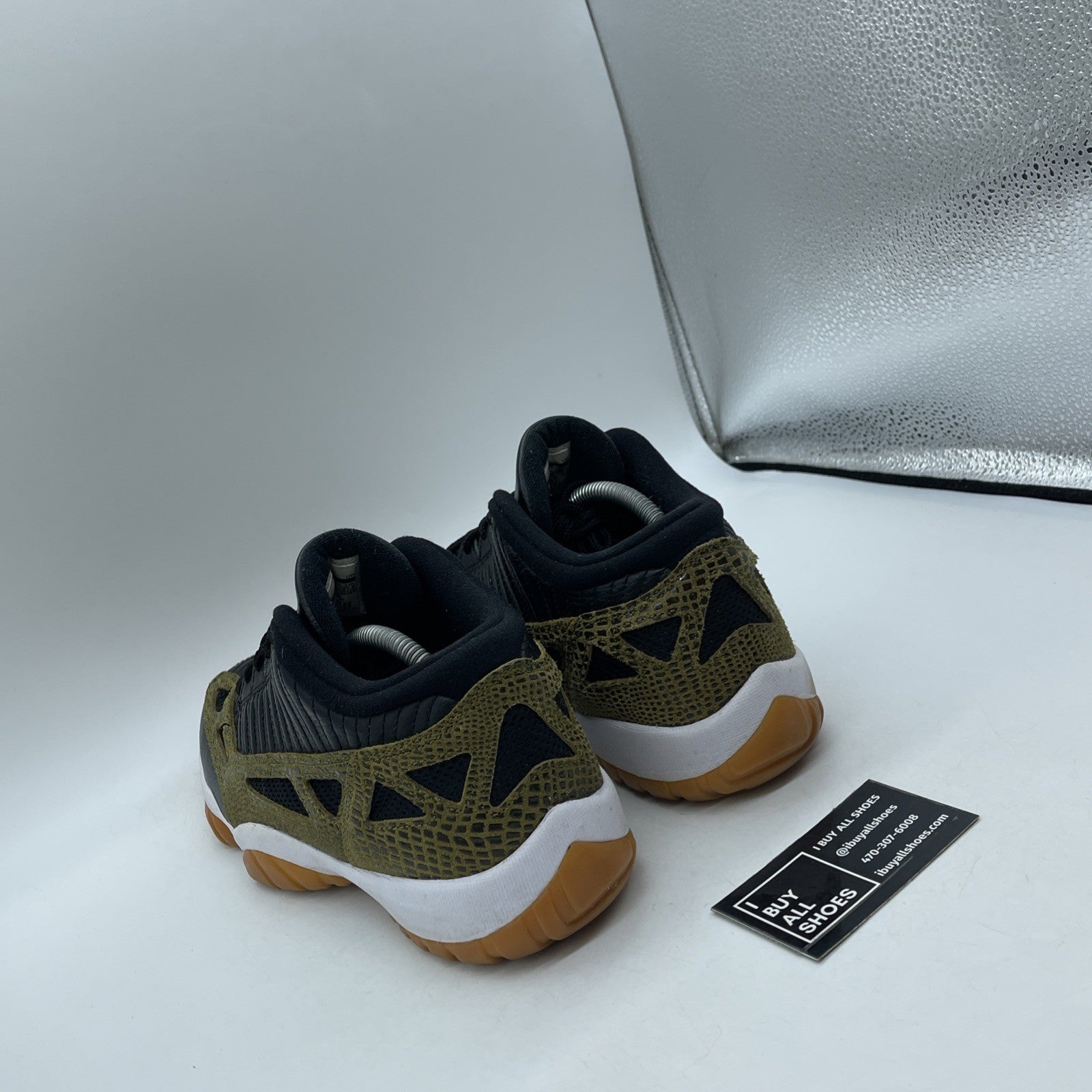 Size 9.5 - Air Jordan 11 IE Low Croc (306008-013)