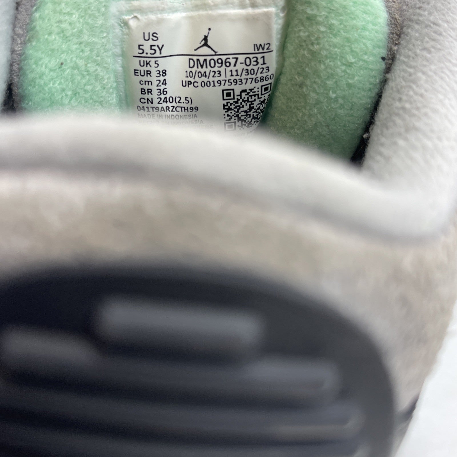 Size 5.5Y - Air Jordan 3 Retro Green Glow (DM0967-031)