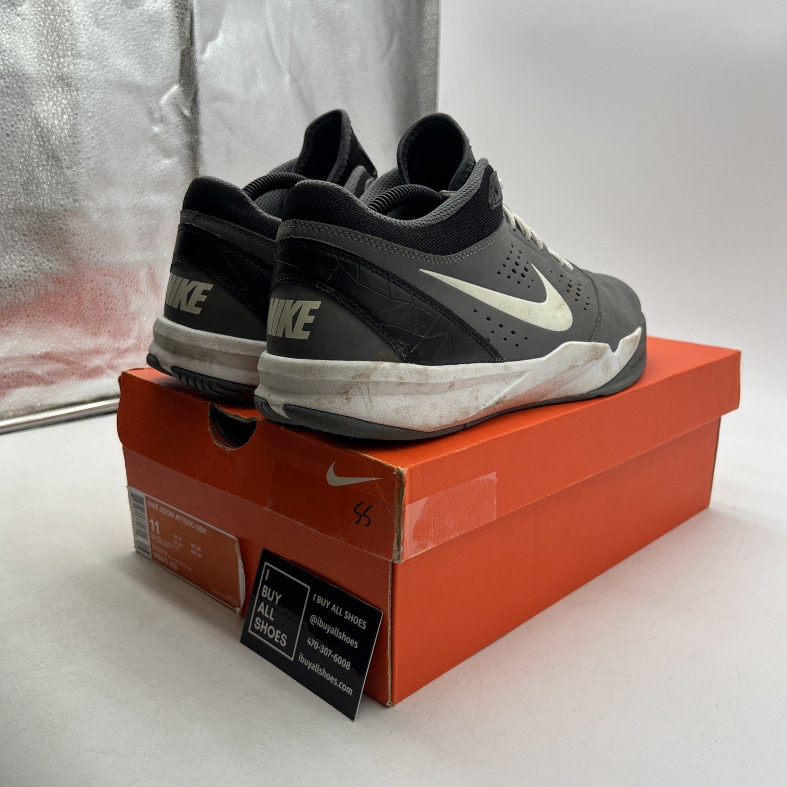 Size 11 - Nike Zoom Attero Sneakers Mens Gray & White (555072-002)