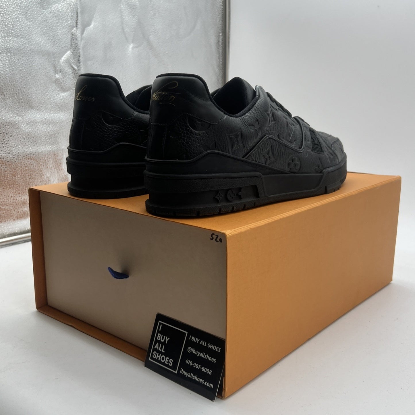 Size 9LV - Louis Vuitton Trainer ' Black '