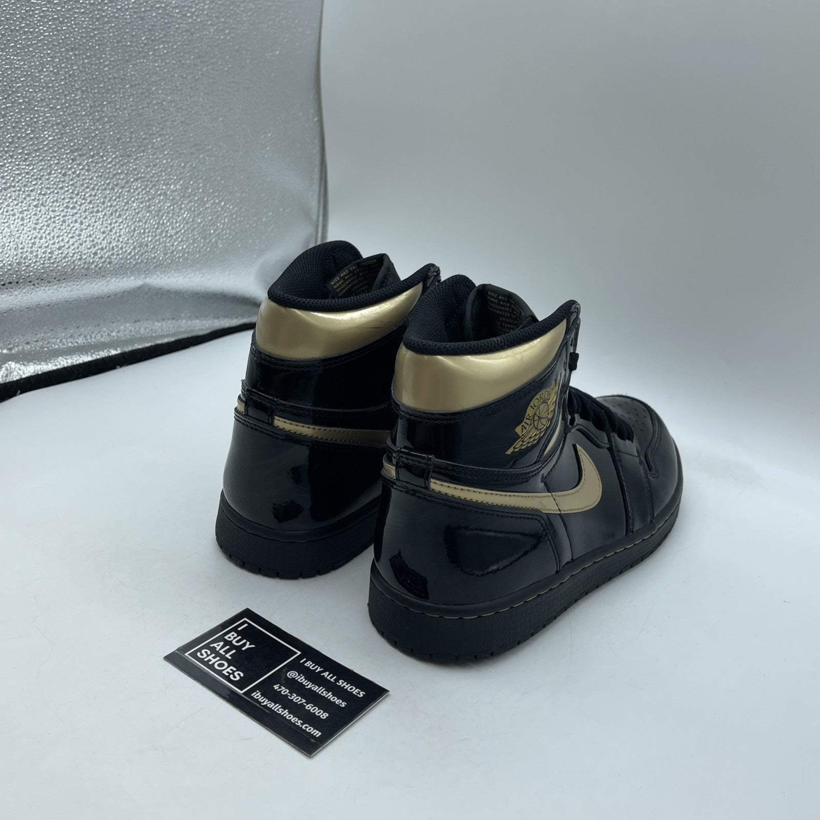 Size 9 - Air Jordan 1 Black Metallic Gold 2020 (555088-032)