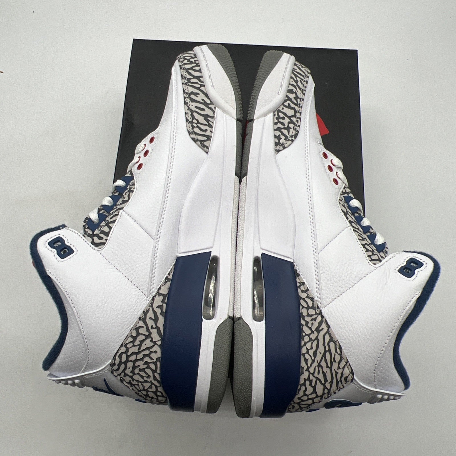 Size 9.5 - Air Jordan 3 Retro OG Mid True Blue (854262-106)