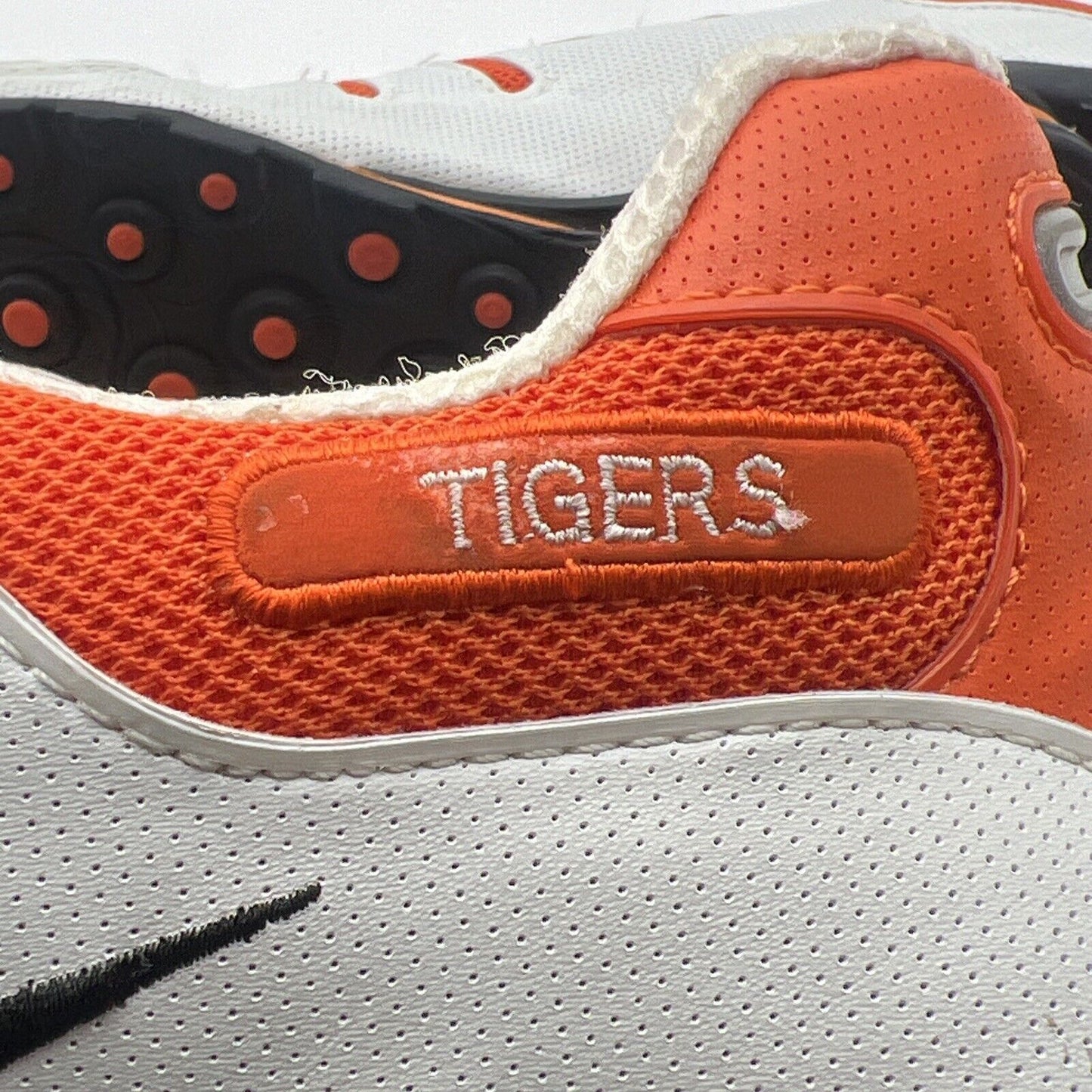 Size 11 - Nike Shox NZ Tigers Orange White (0304406QT)