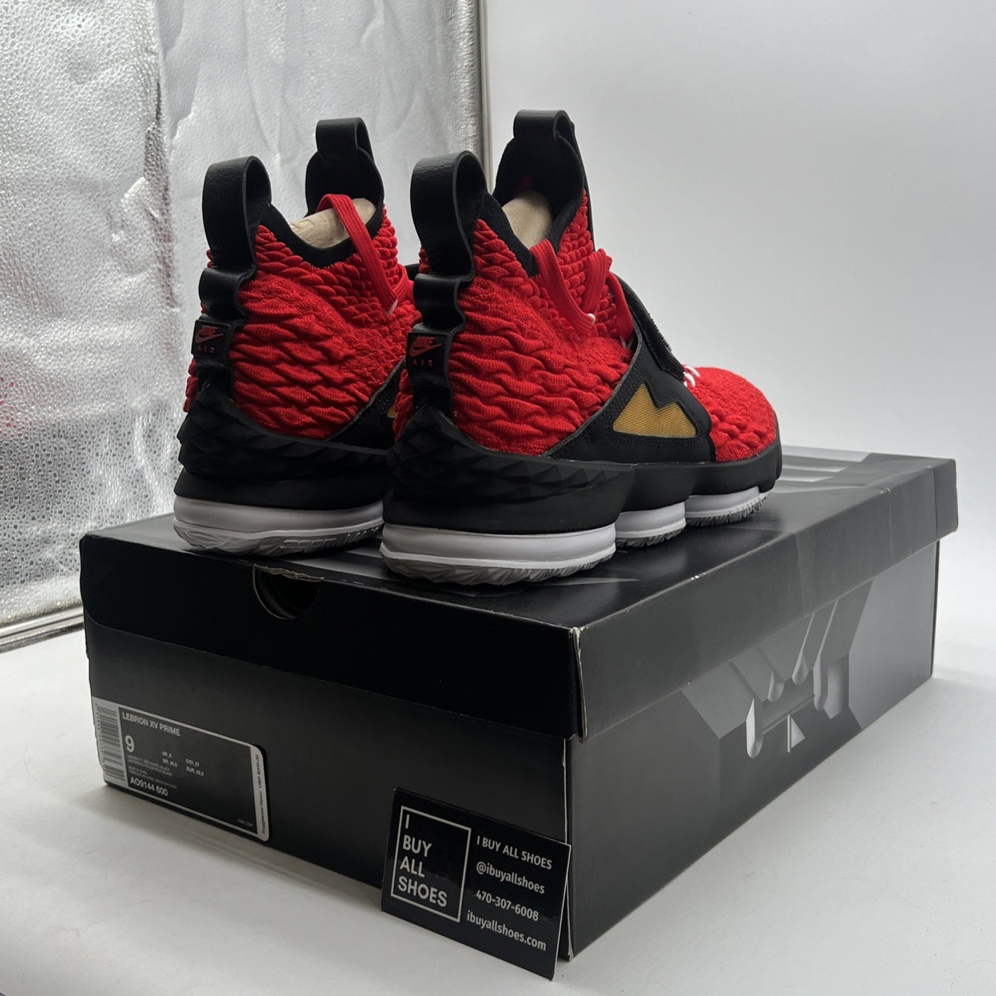 Size 9 - Nike LeBron 15 PE Red Diamond Turf (AO9144-600)