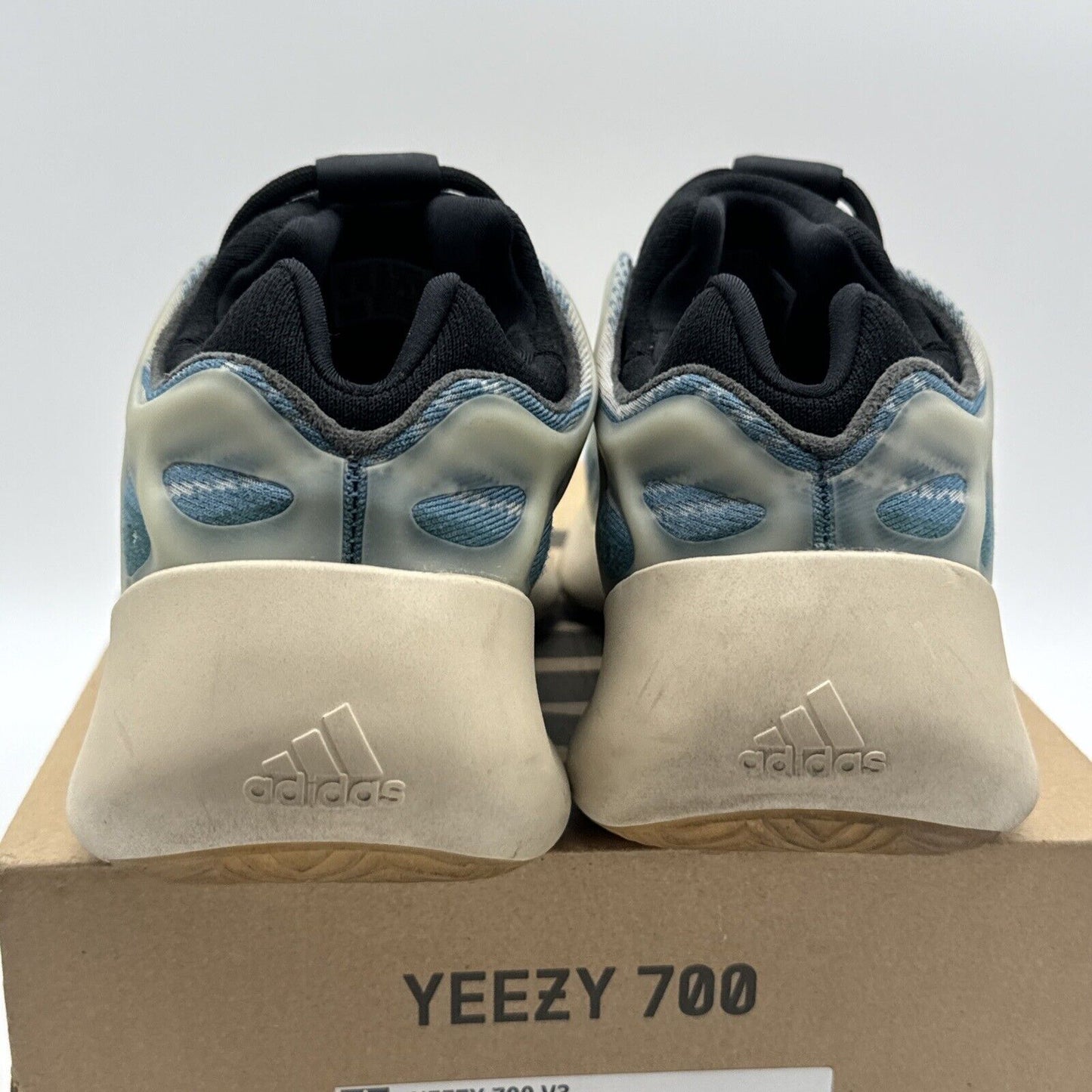 Size 9 - adidas Yeezy 700 V3 Kyanite Cream Blue Comfy Boost Kanye Vultures OG Al