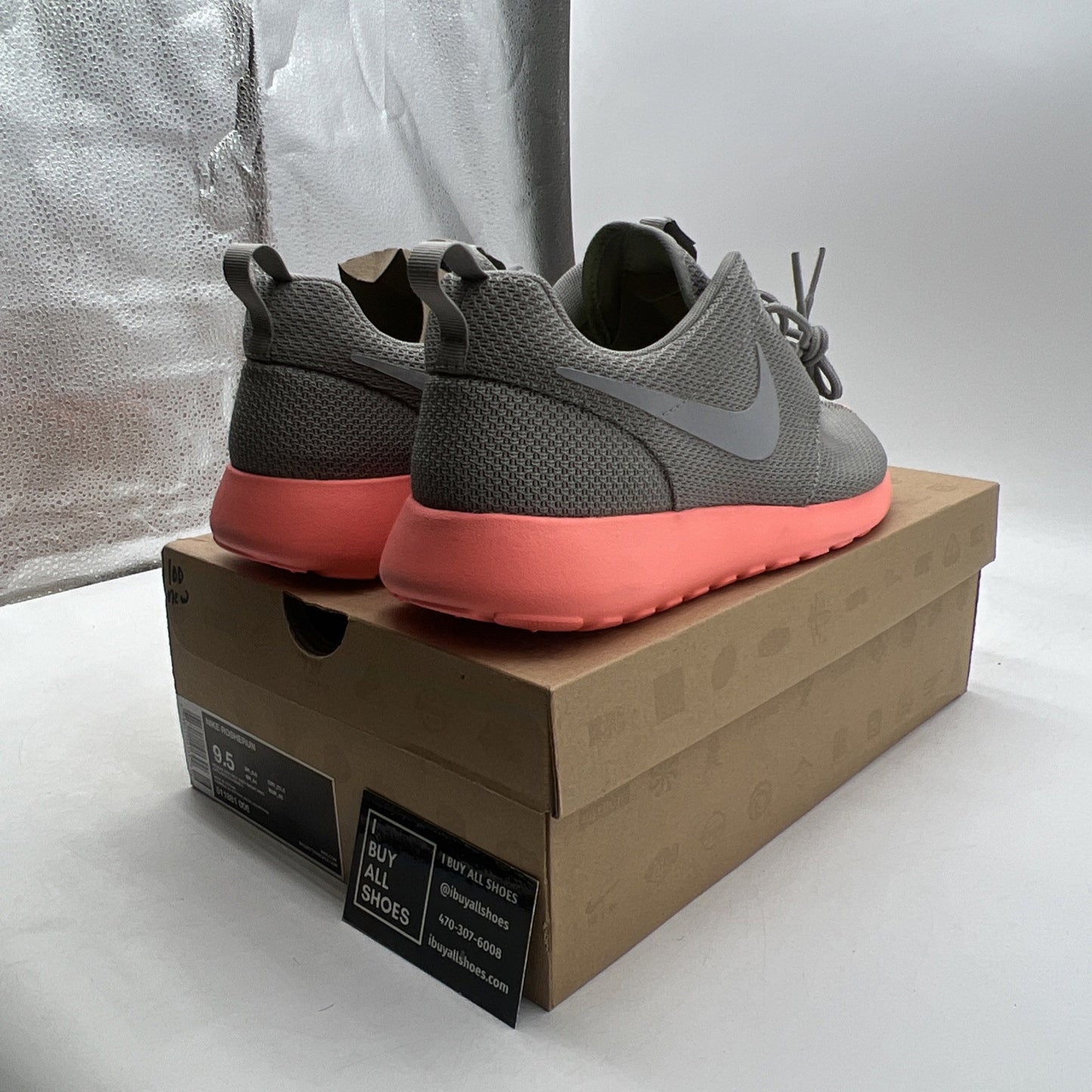 Size 9.5 - Nike Roshe Run Mango - (511881-006)