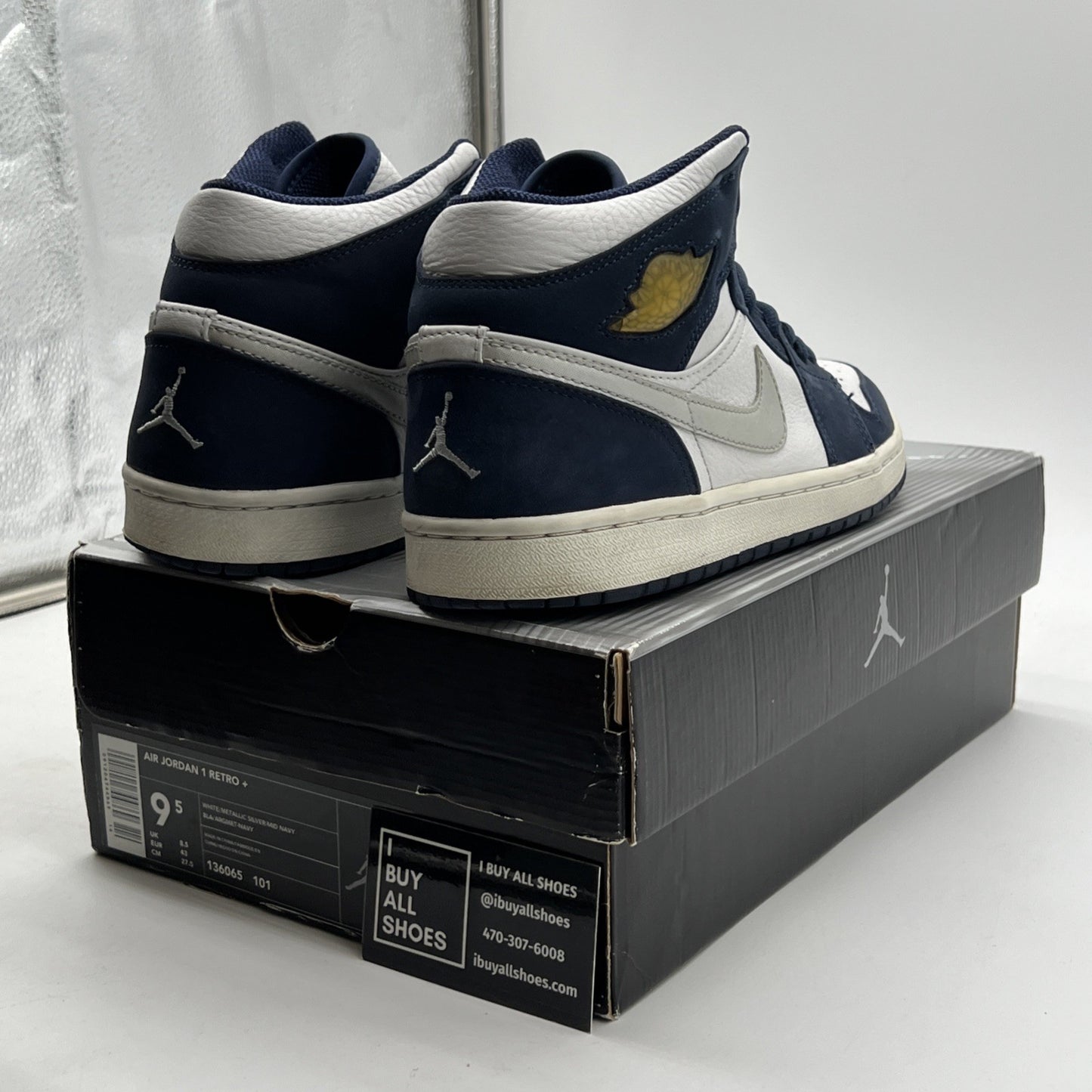 Size 9.5 - Air Jordan 1 Retro + Midnight Navy (136065-101)