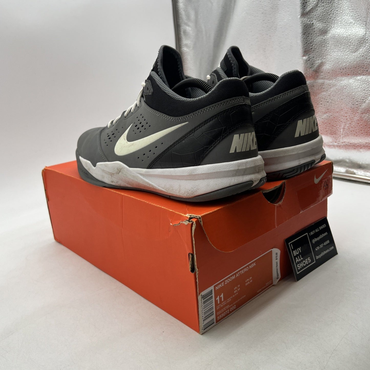 Size 11 - Nike Zoom Attero Sneakers Mens Gray & White (555072-002)