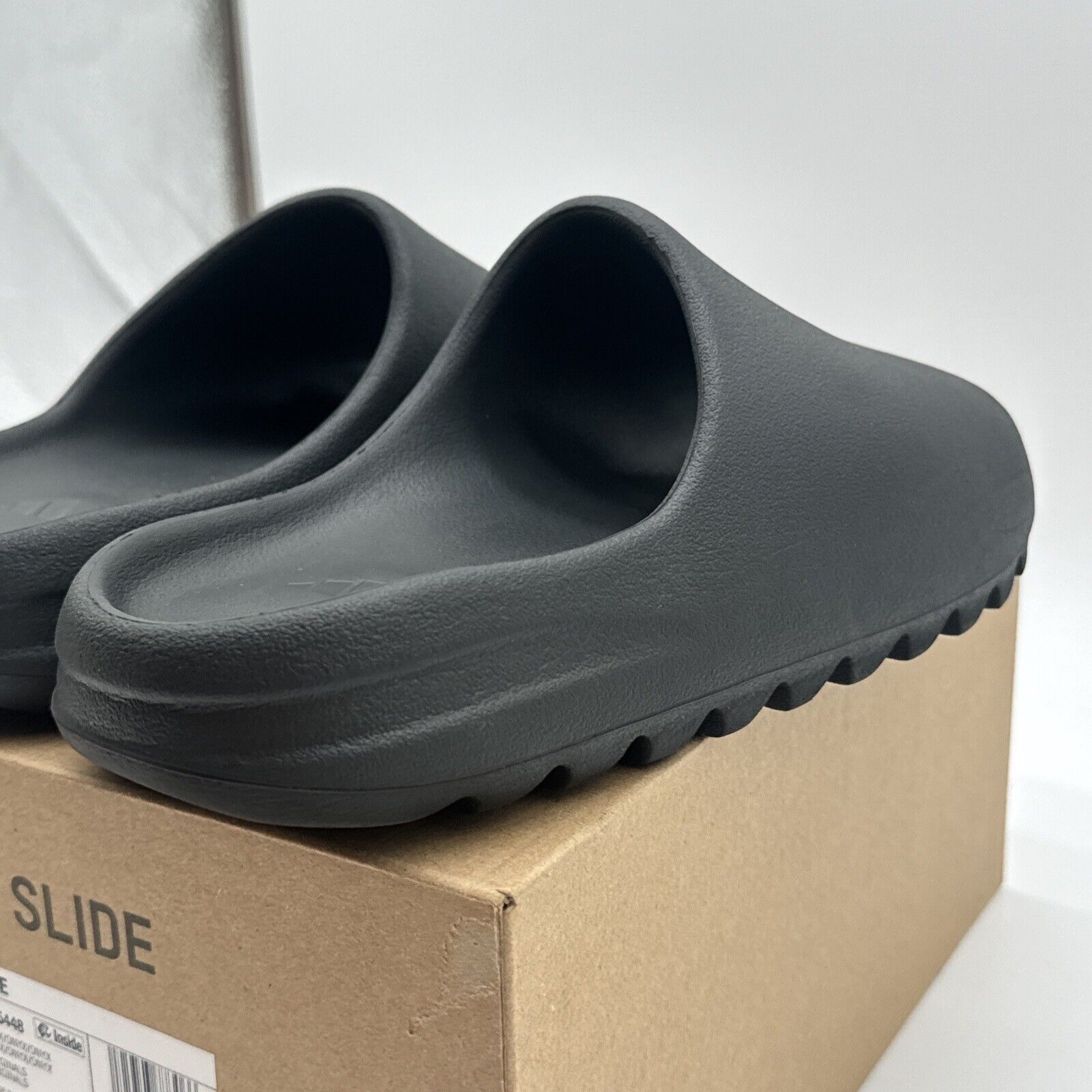 Size 9 - adidas Yeezy Slide Onyx 2022 Black Foamy Kanye Comfy Boys Winter Vibe