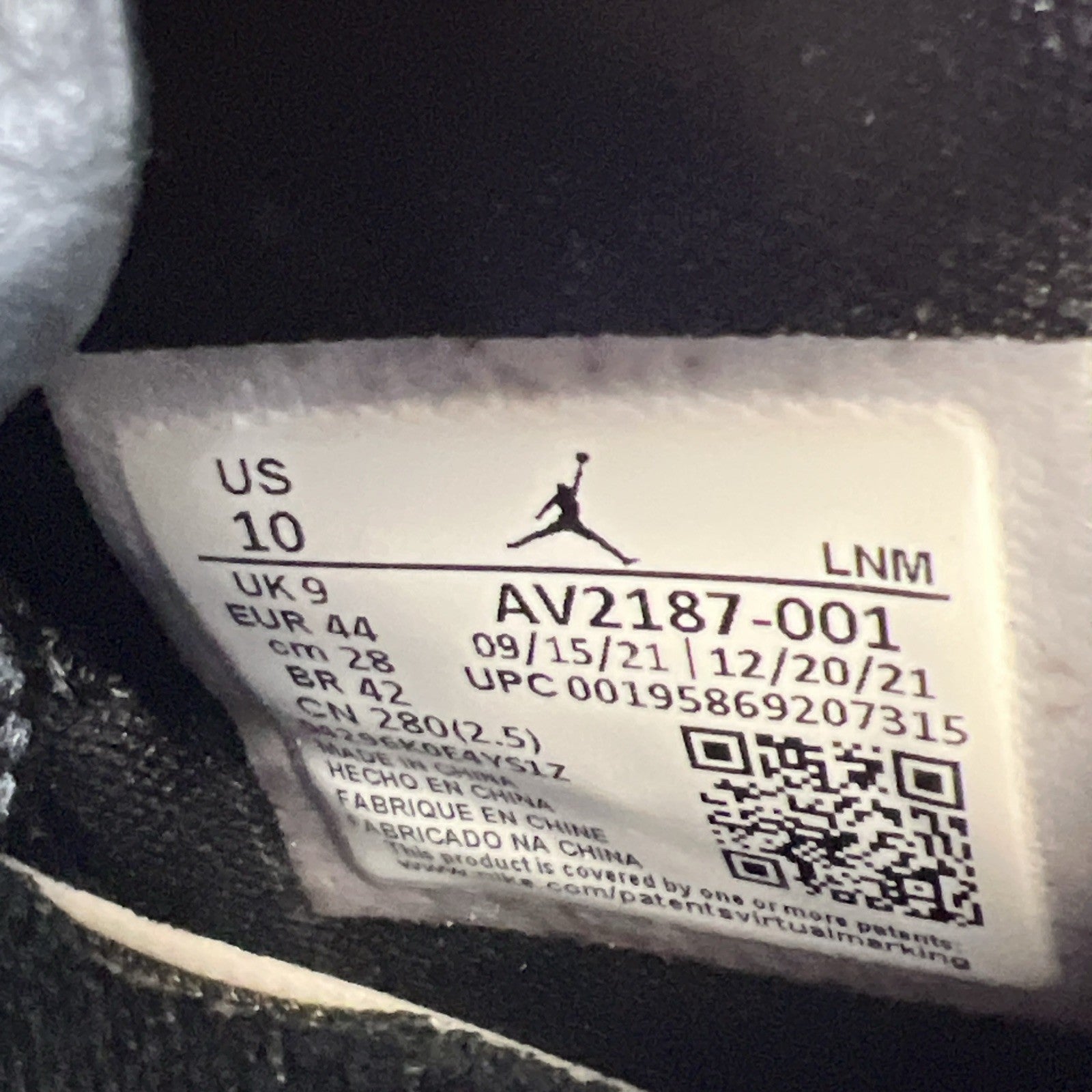 Size 10 - Air Jordan 11 Retro Low 72-10 (AV2187-001)
