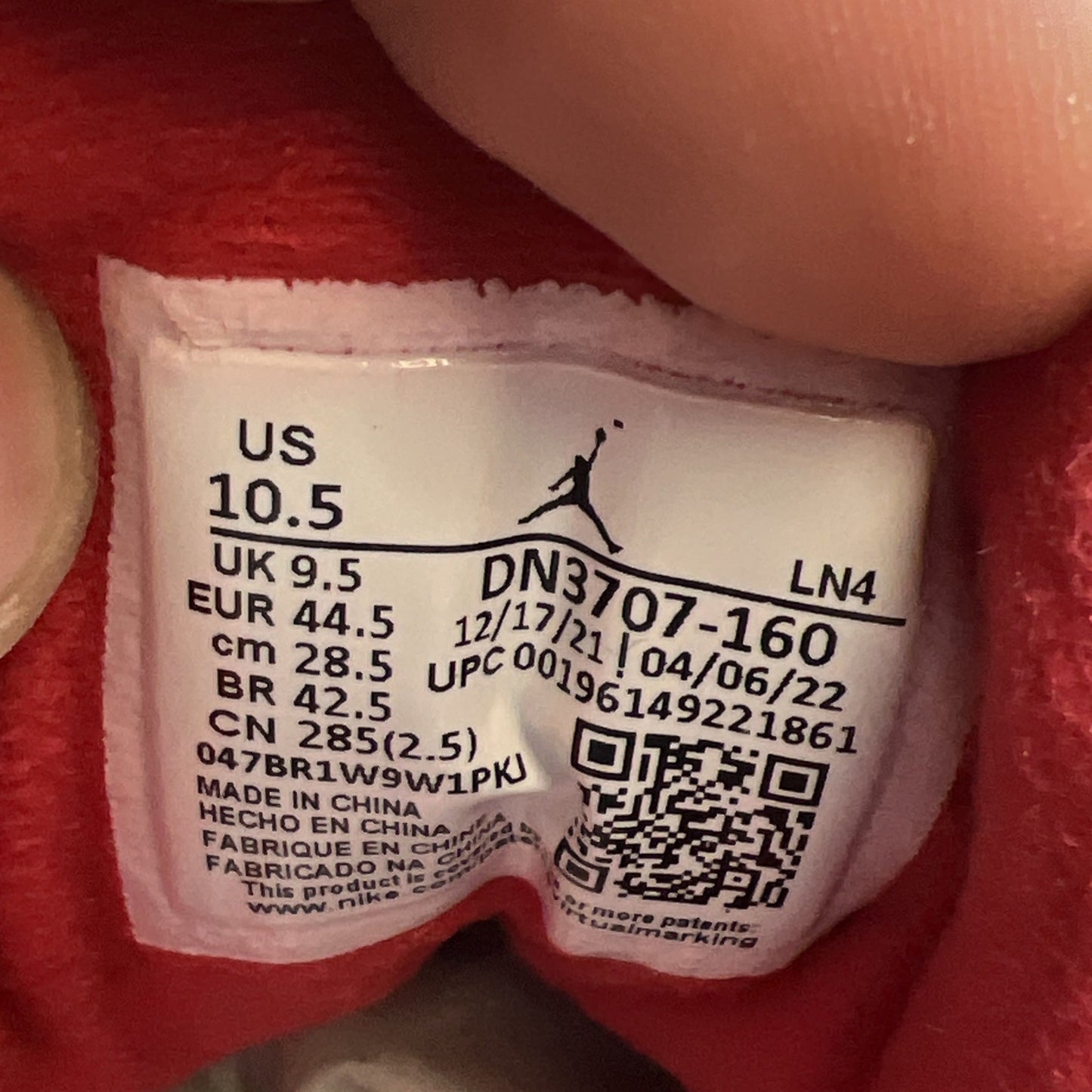 Size 10.5 - Air Jordan 3 Retro Mid Fire Red (DN3707-160)