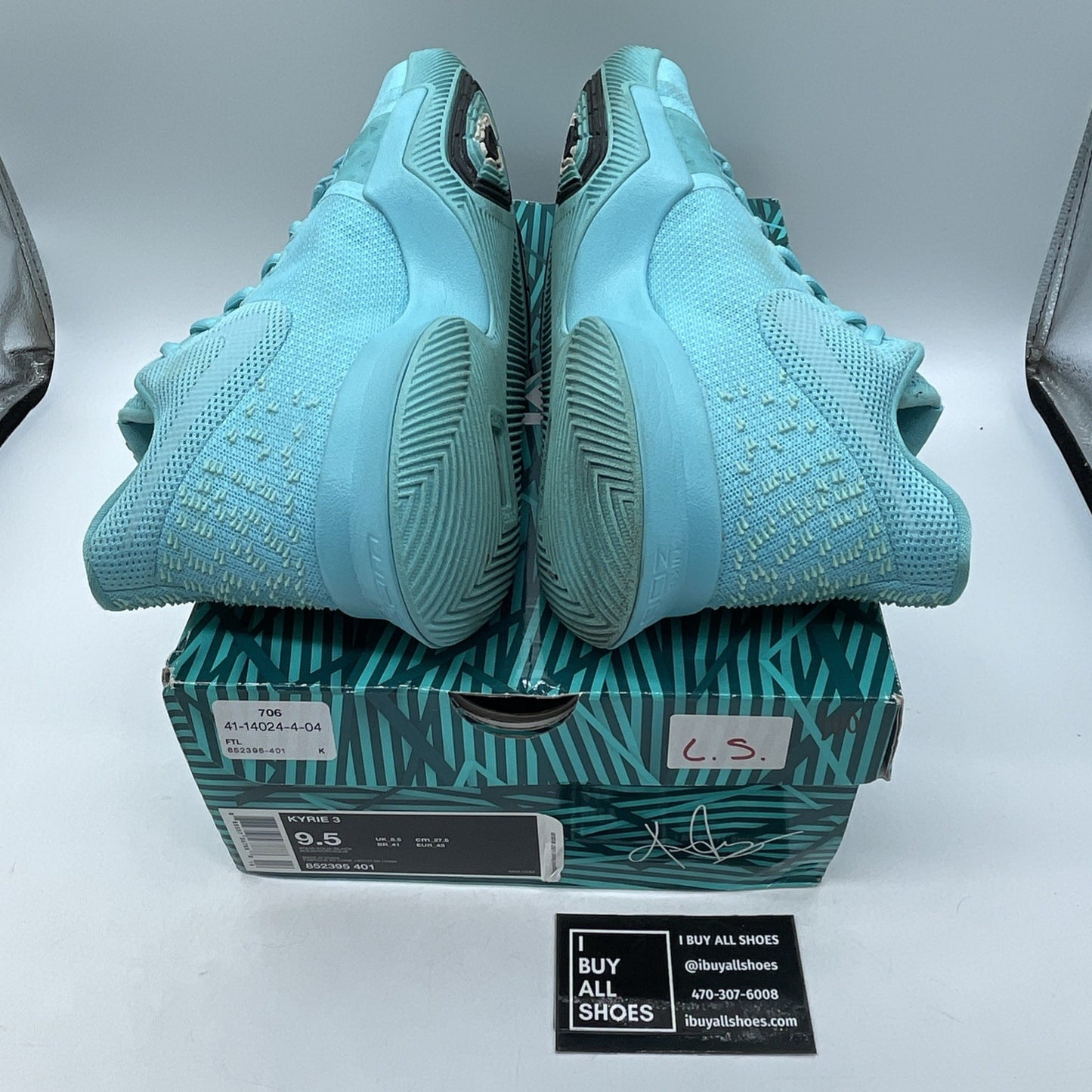 Size 9.5 - Nike Kyrie 3 Tiffany Blue Suede Leather (852395-401)