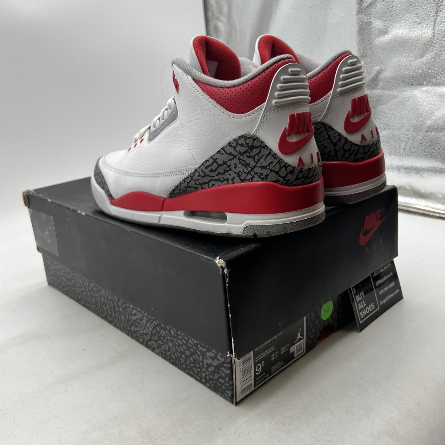 Size 9.5 - Air Jordan 3 Retro Mid Fire Red (DN3707-160)