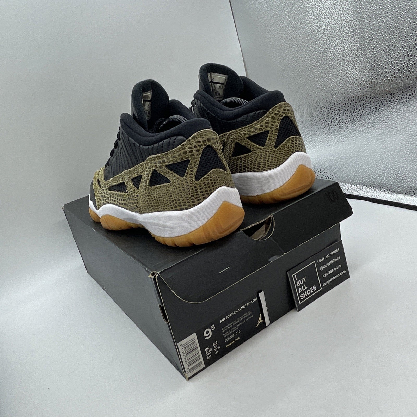Size 9.5 - Air Jordan 11 IE Low Croc (306008-013)