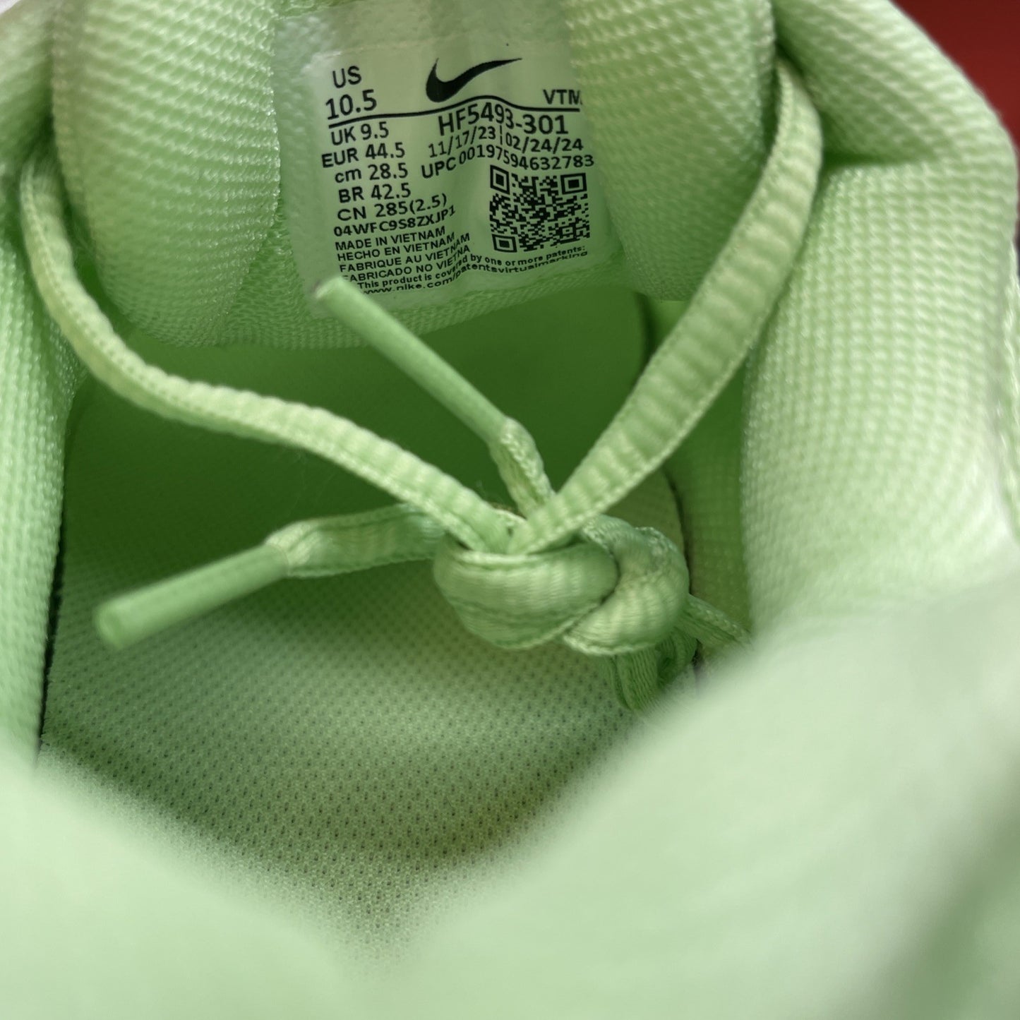Size 10.5 - Nike Air Zoom Vomero 5 Vapor Green Suede Leather (HF5493-301)