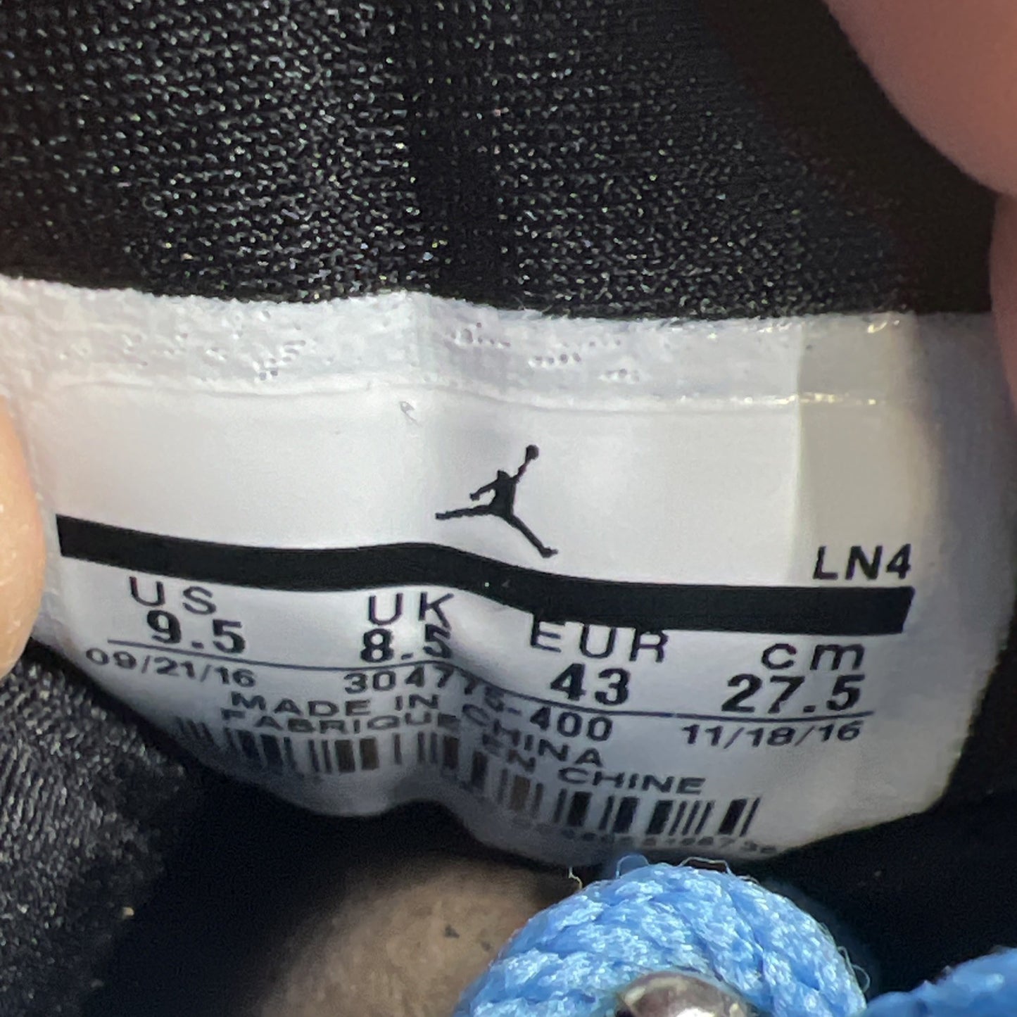 Size 9.5 - Air Jordan 7 Retro Pantone (304775-400)