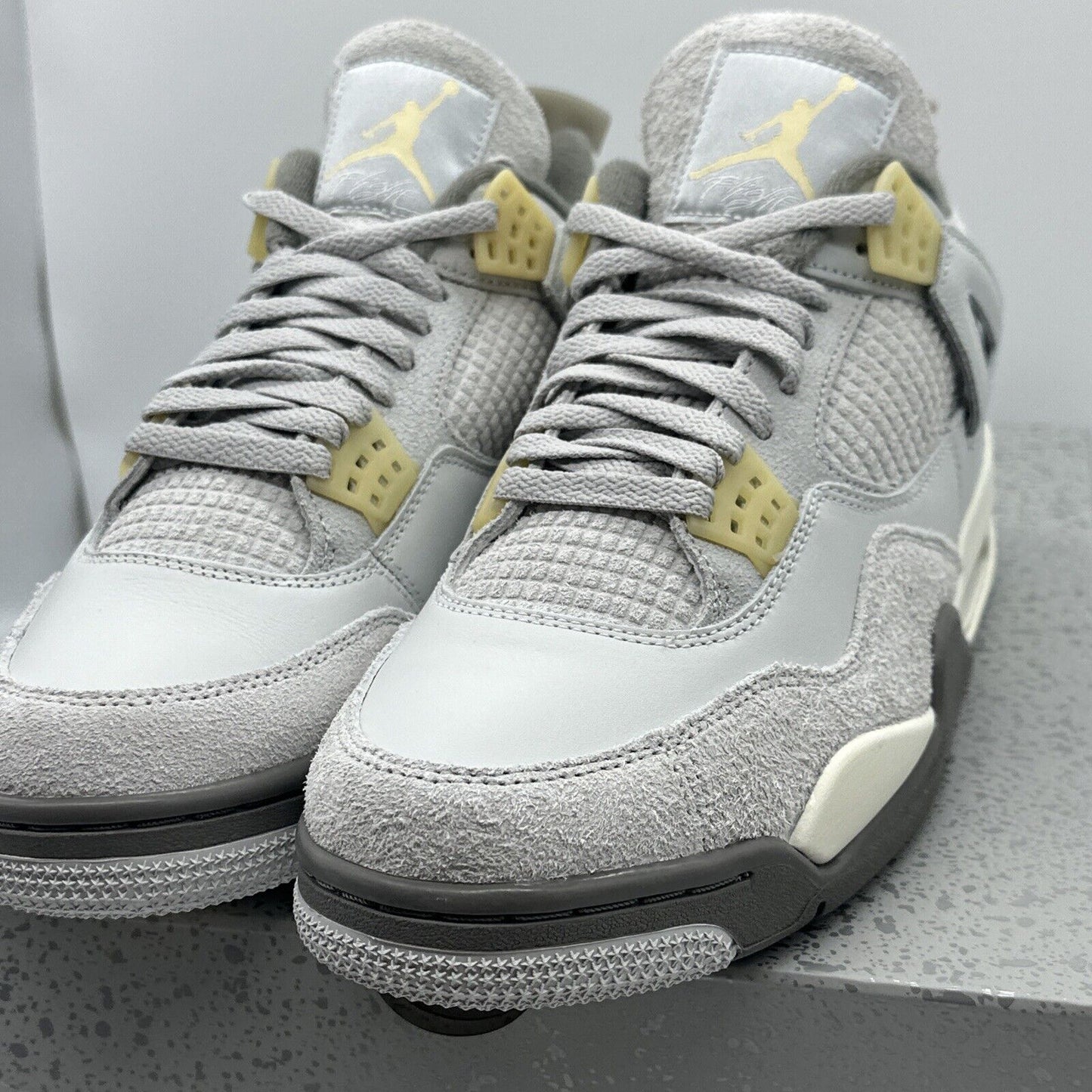 NEW NIKE AIR JORDAN 4 RETRO  SE "CRAFT PHOTON DUST"  US  -  MEN'S 10 Grey Yellow