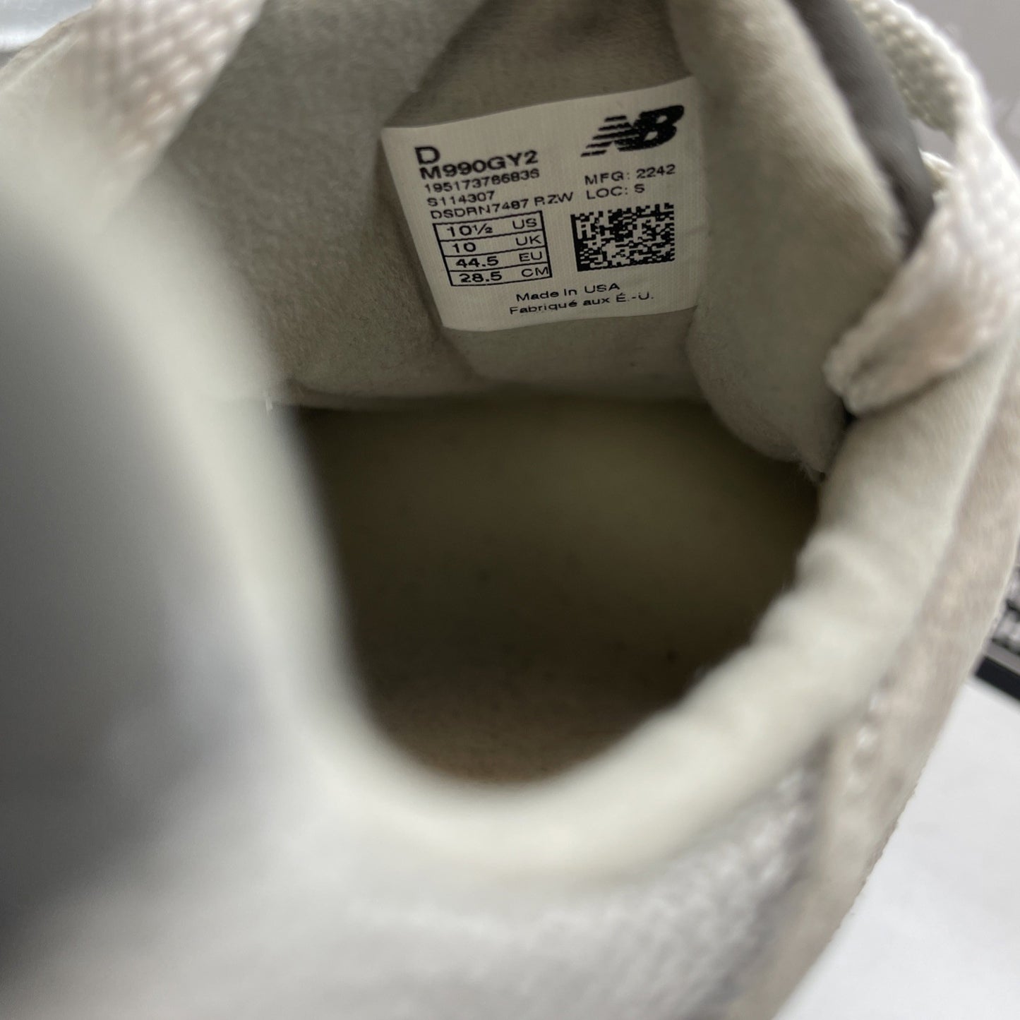 Size 10.5 - New Balance 990v2 Made in USA Grey Suede Leather (M990GY2)