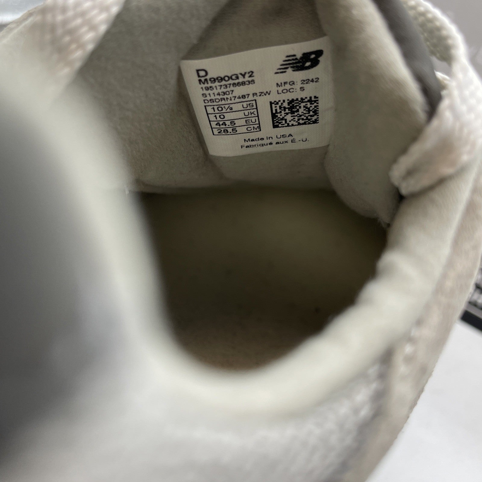 Size 10.5 - New Balance 990v2 Made in USA Grey Suede Leather (M990GY2)