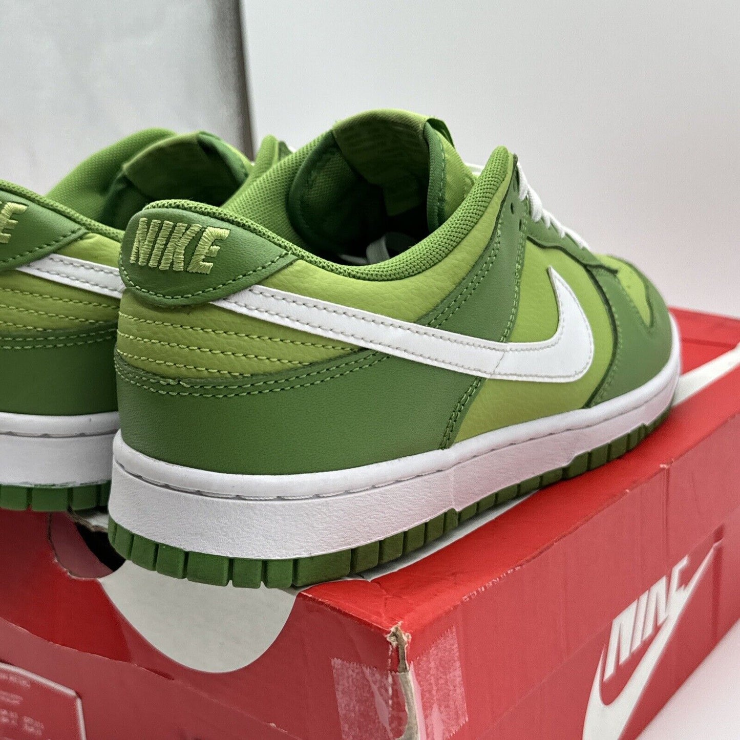 Size 9.5 - Nike Dunk Low Green Chlorophyll Kermit Vibe White Green Leather Og Al