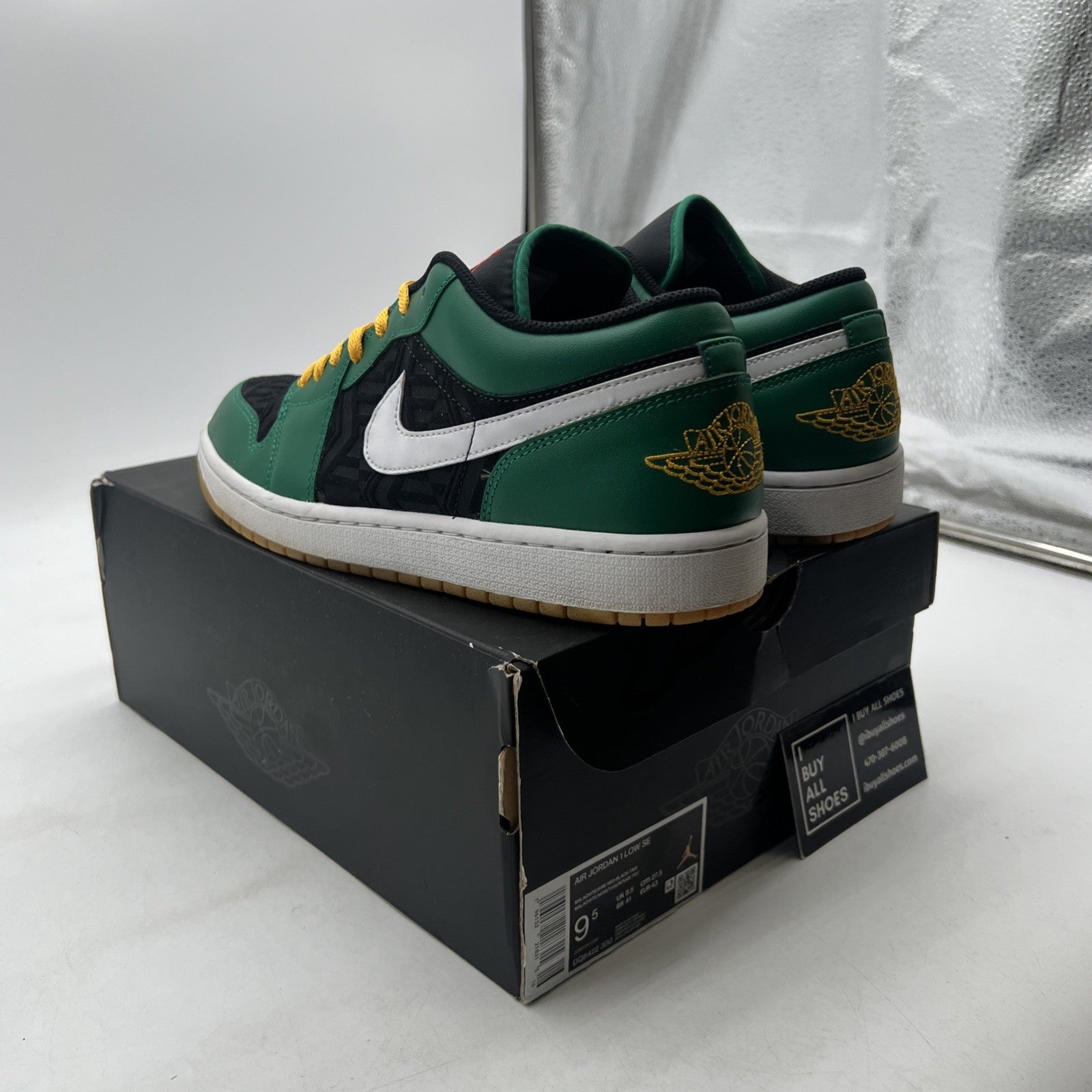 Size 9.5 - Air Jordan 1 SE Low Christmas (DQ8422-300)
