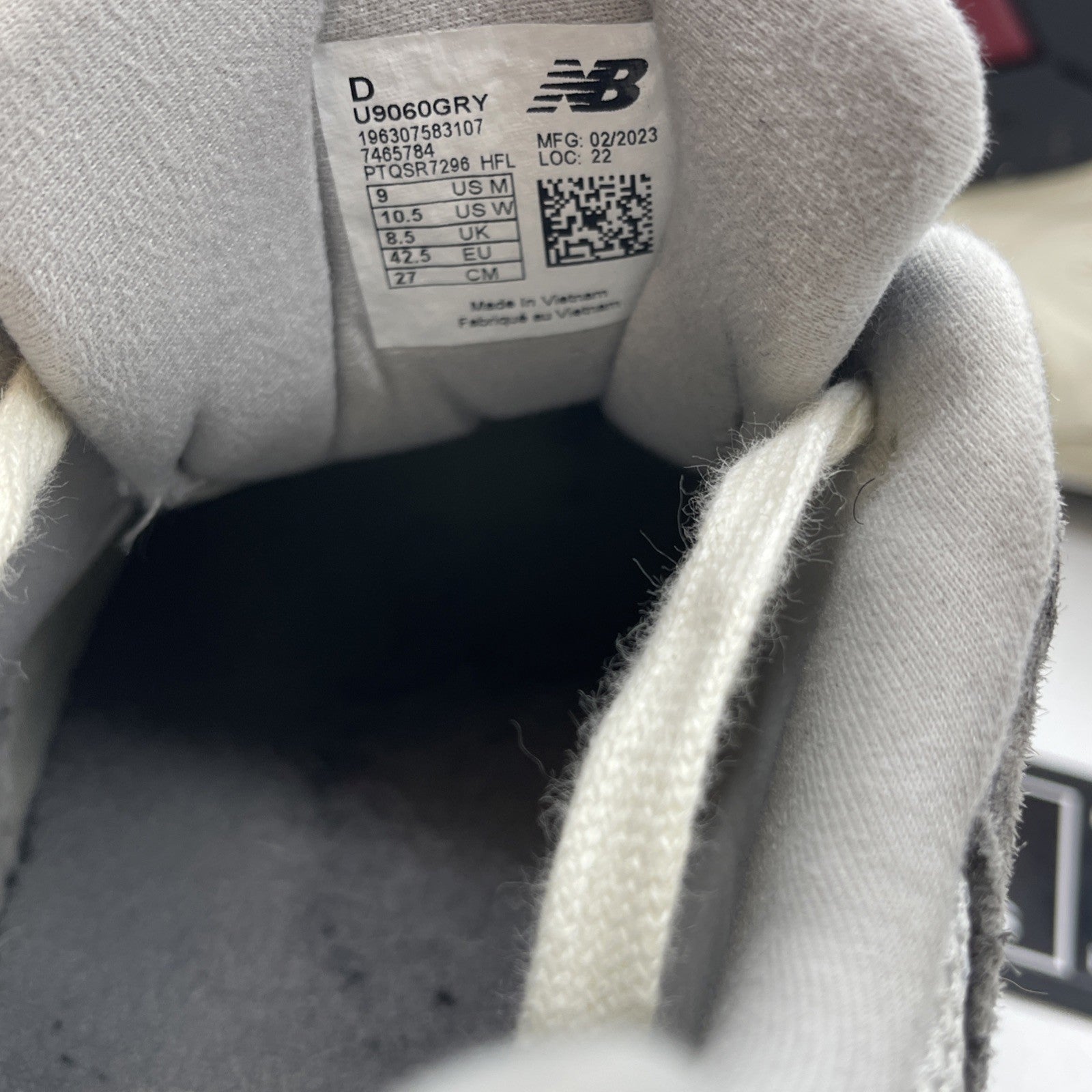 Size 9 - New Balance 9060 Raincloud (U9060GRY)