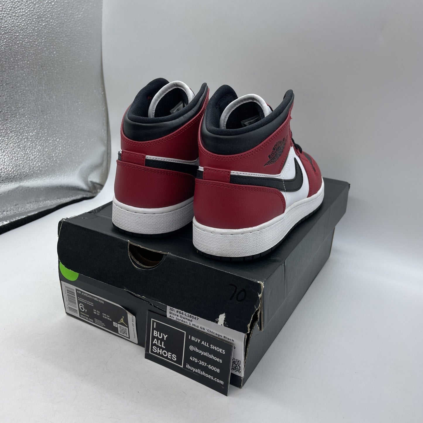 Size 6Y (GS) - Air Jordan 1 Mid Chicago Black Toe (554725-069)