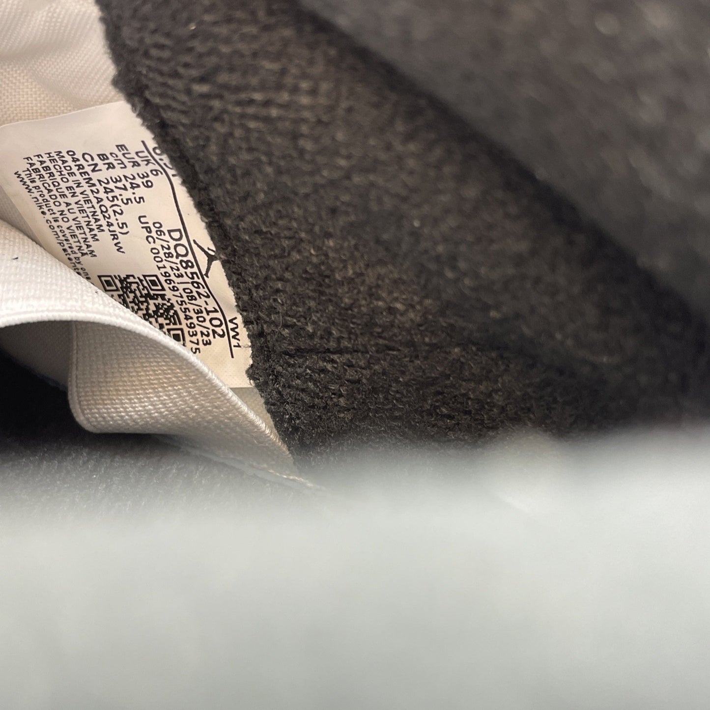 Size 6.5Y (GS) - Air Jordan 2 Retro Mid White Cement