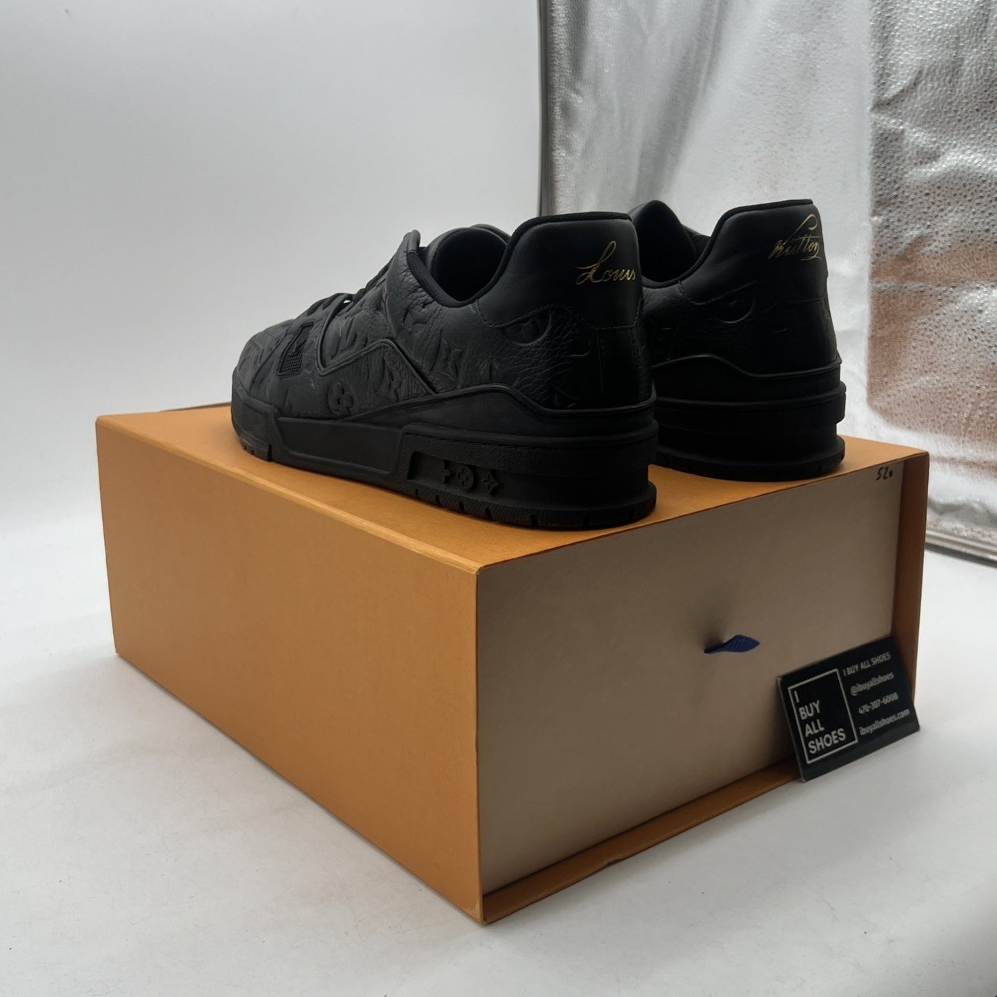 Size 9LV - Louis Vuitton Trainer ' Black '