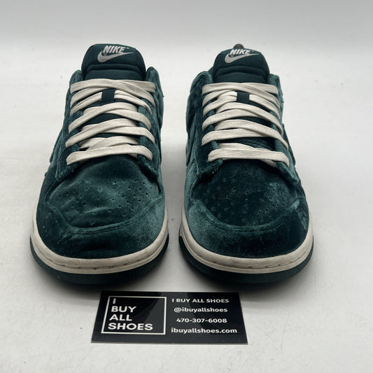 Size 10 - Nike Dunk Low Green Velvet W (DZ5224-300)