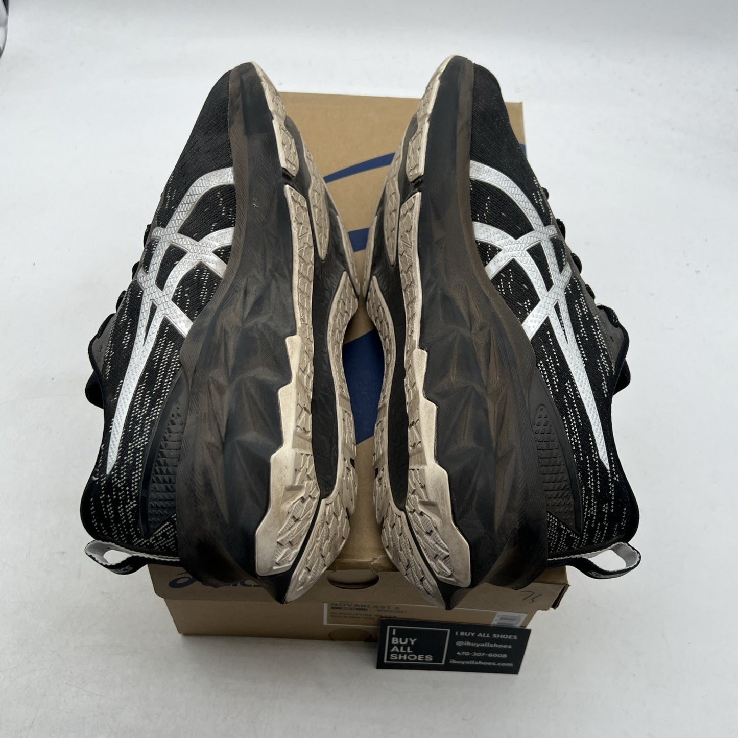 Size 11.5 - ASICS NOVABLAST 2 BLACK / PURE SILVER MENS RUNNING (1101B398-001)
