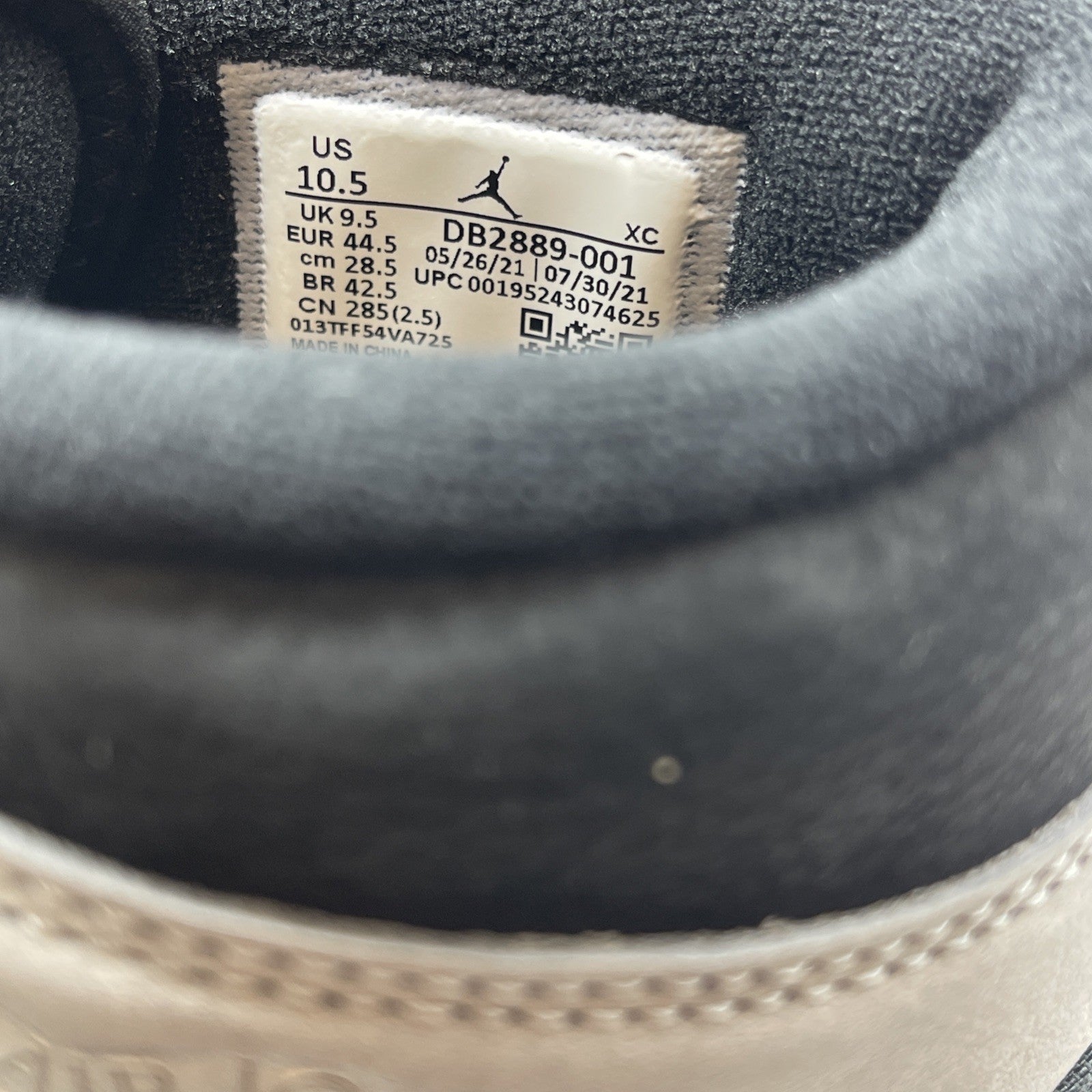Size 10.5 - Air Jordan 1 Element GORE-TEX High Black Particle Grey (DB2889-001)