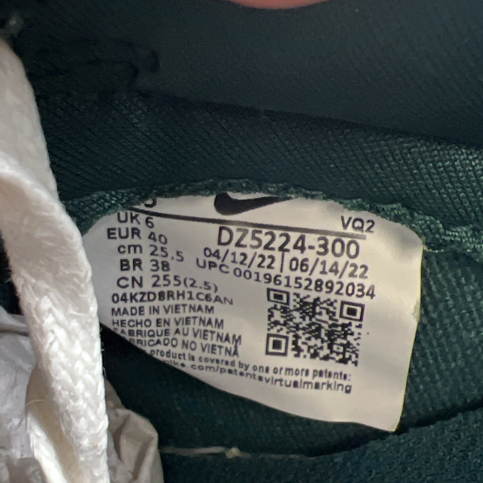 Size 8.5 - Nike Dunk Low Green Velvet W (DZ5224-300)