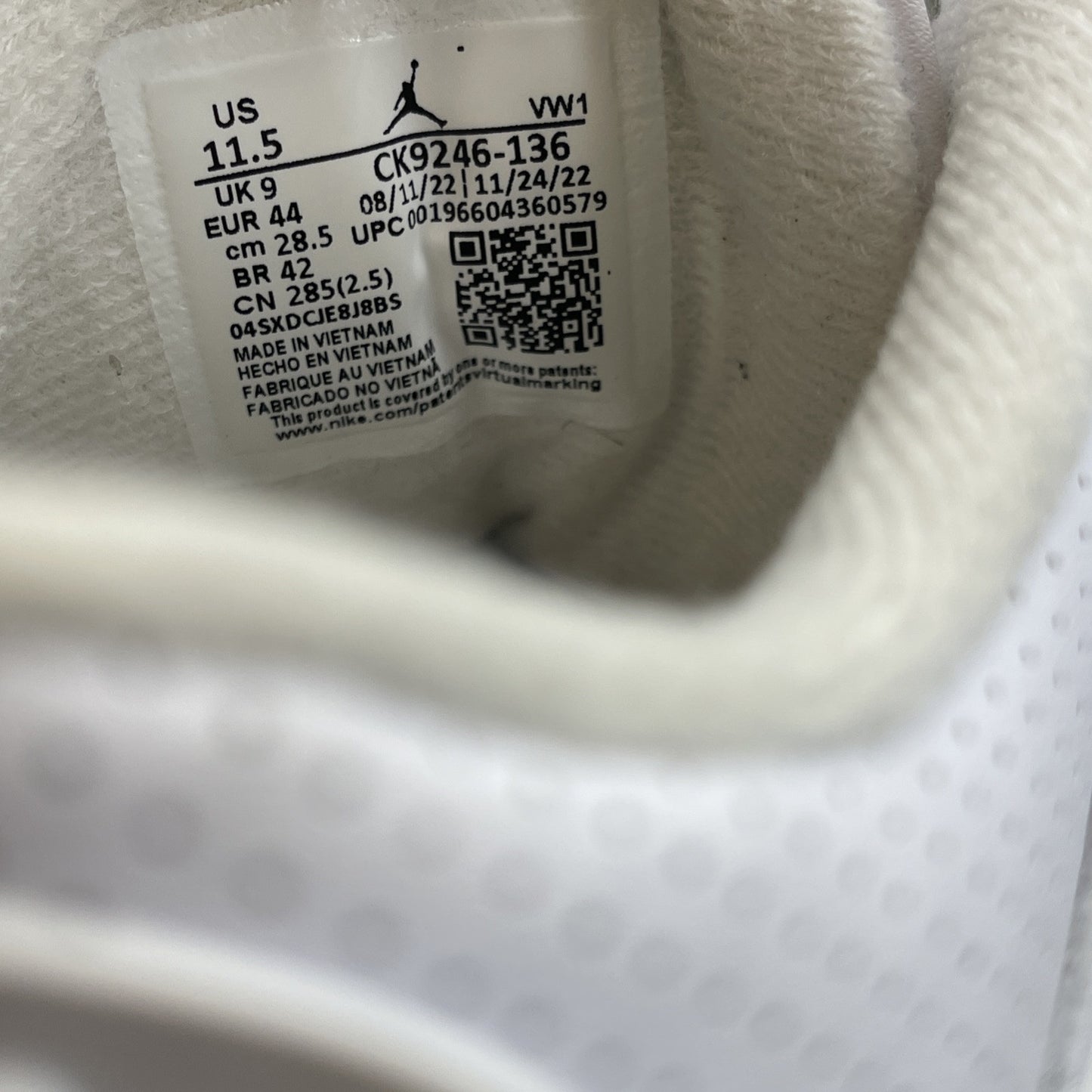 Size 11.5 - Nike Air Jordan 3 Retro Lucky Green White Grey. Suede (CK9246-136)