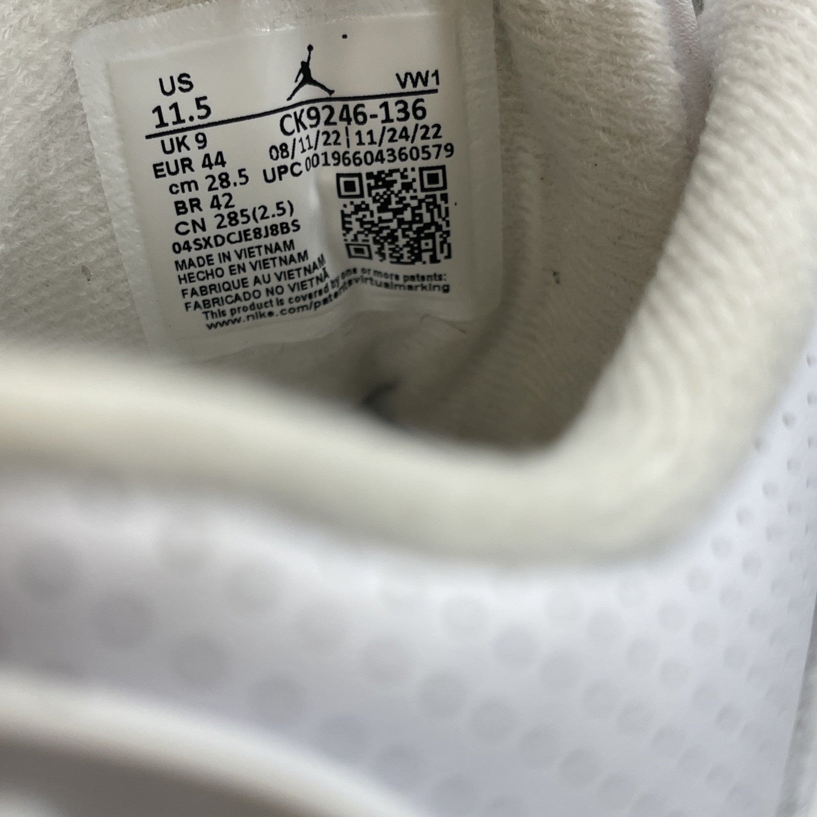 Size 11.5 - Nike Air Jordan 3 Retro Lucky Green White Grey. Suede (CK9246-136)
