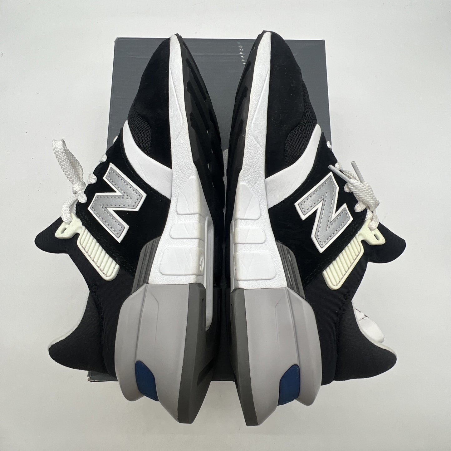 Size 8 - New Balance 997 Black White (MS997HGA)