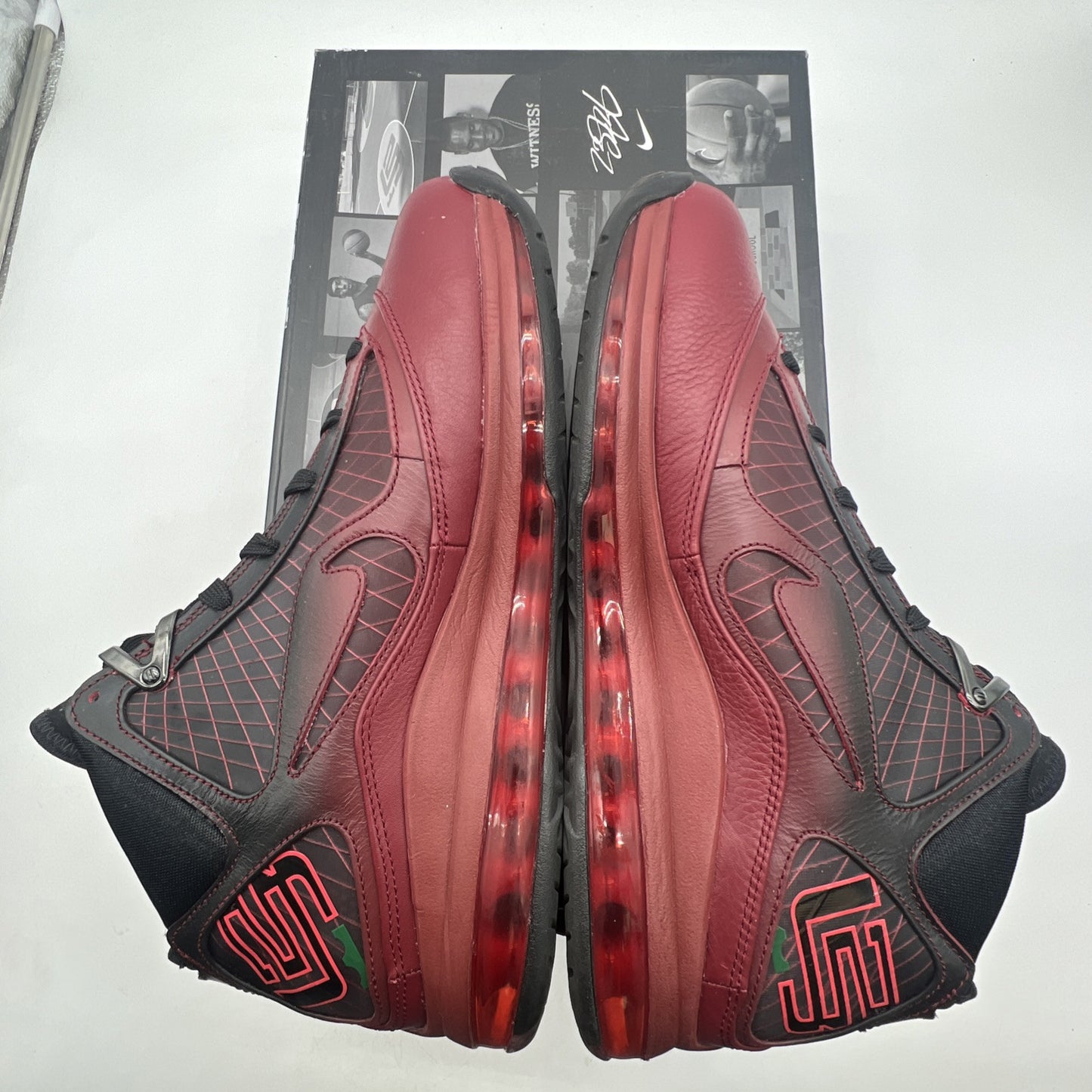Size 10.5 - Nike Air Max LeBron VII Retro QS Christmas 2019 (CU5133-600)