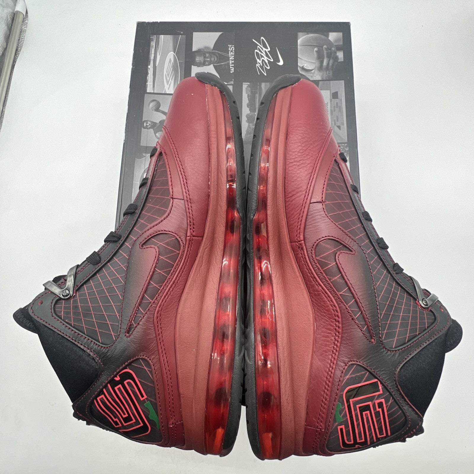 Size 10.5 - Nike Air Max LeBron VII Retro QS Christmas 2019 (CU5133-600)