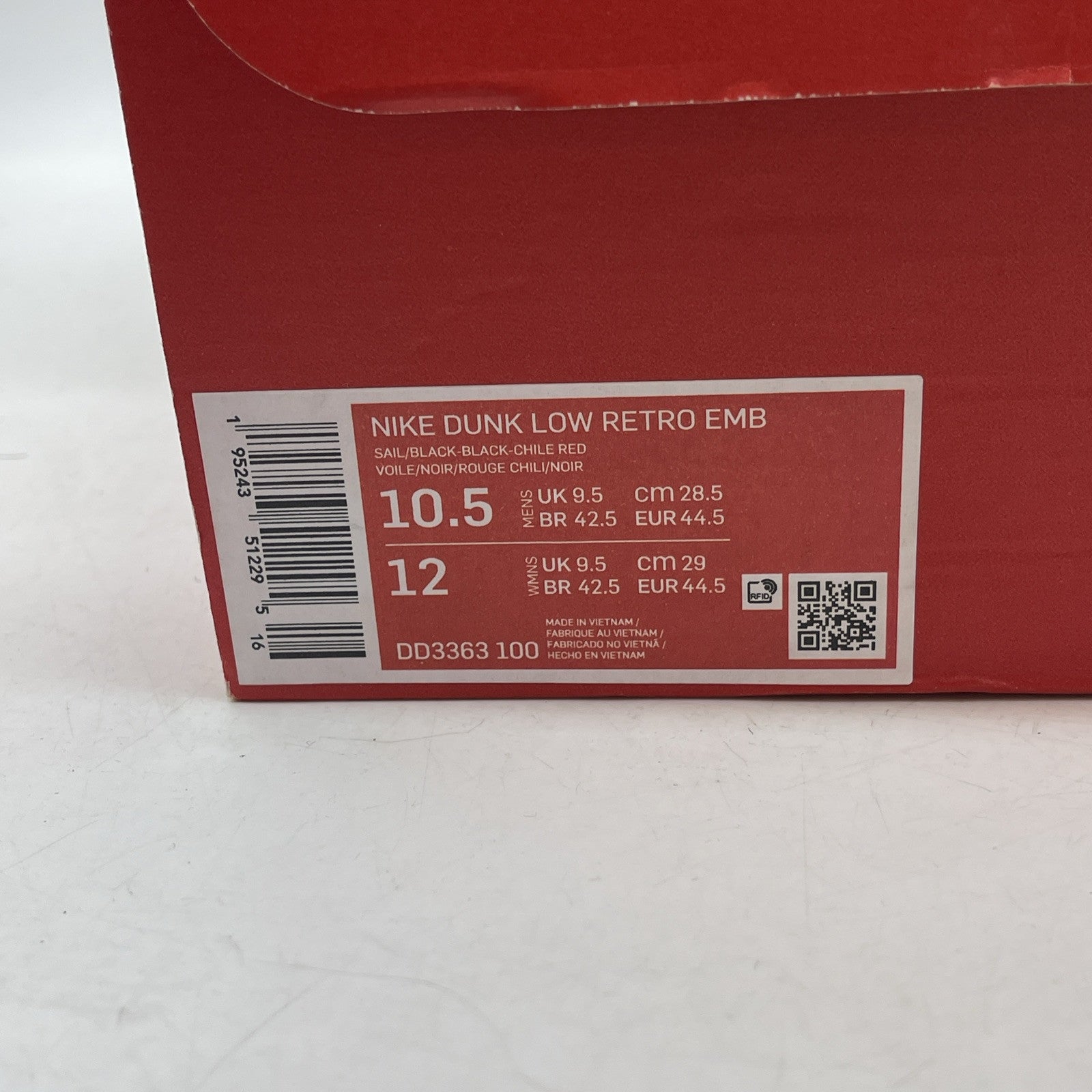 Size 10.5 - Nike Dunk Low EMB x NBA 75th Anniversary - Bulls (DD3363-100)