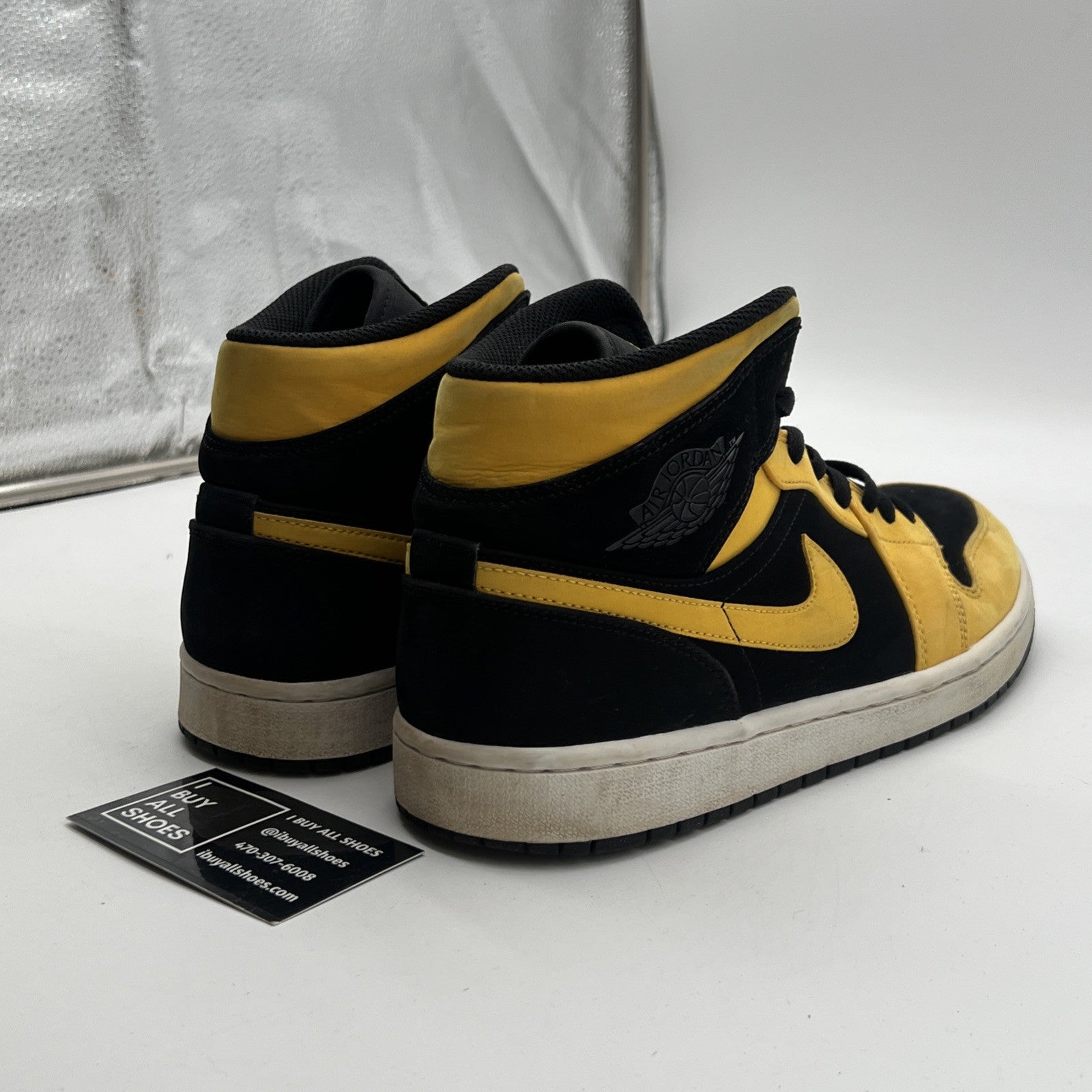 Size 9.5 - Air Jordan 1 Retro Mid Reverse New Love (554724-071)