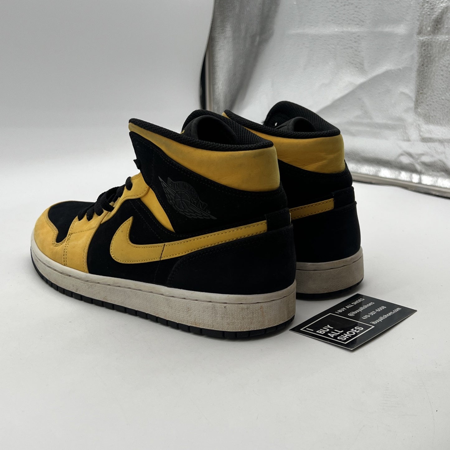 Size 9.5 - Air Jordan 1 Retro Mid Reverse New Love (554724-071)